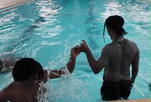 Aqua Jetz students celebrating a milestone poolside